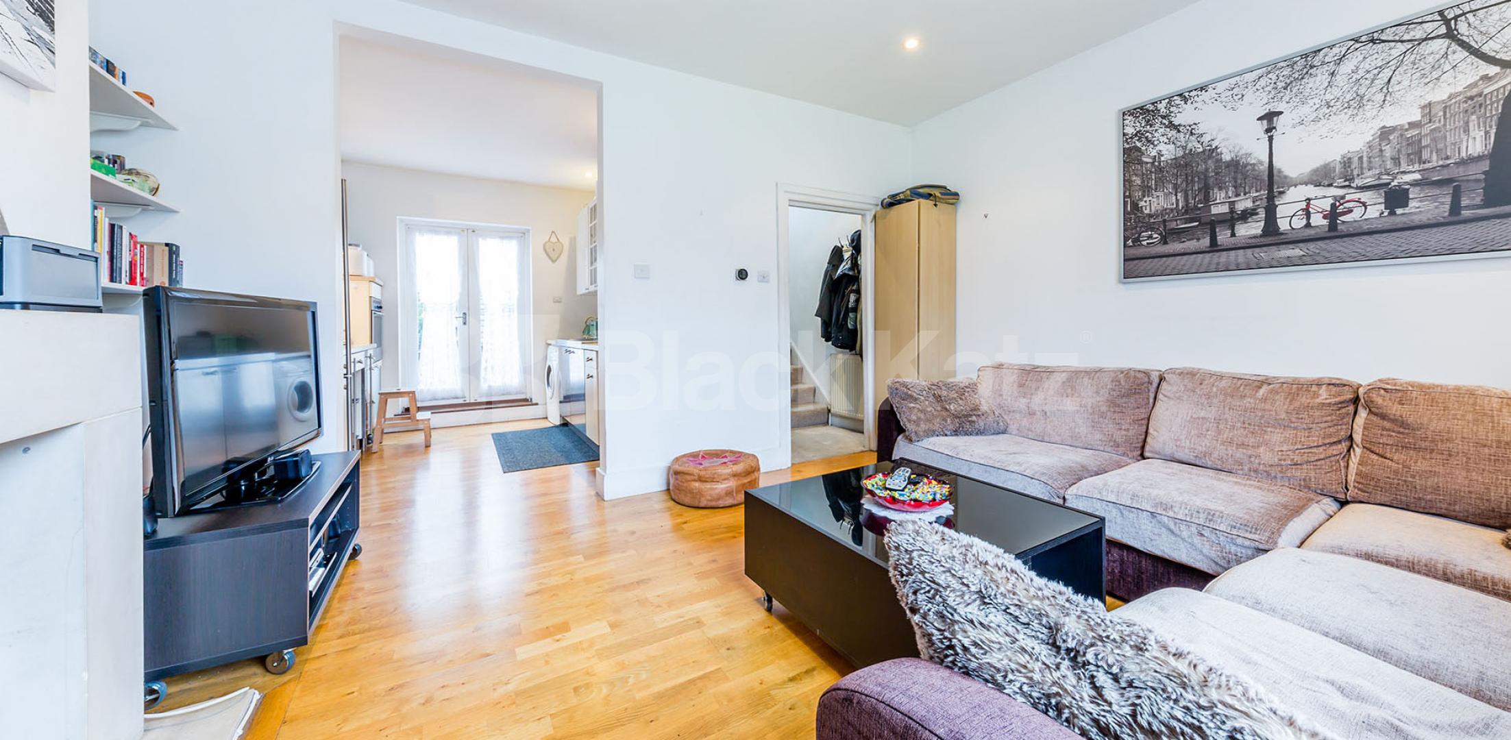 Spacious 1 bedroom flat to rent mins away from Regents Park Parkway, Camden